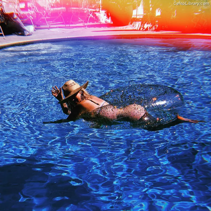 Emily Osment photo 23 of 419