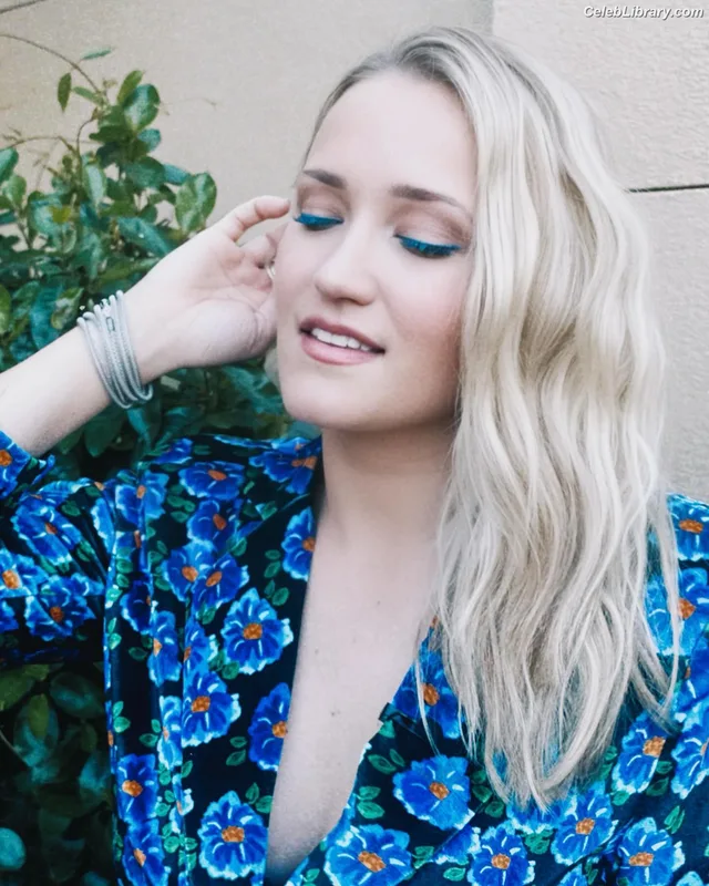 Emily Osment photo 12 of 419