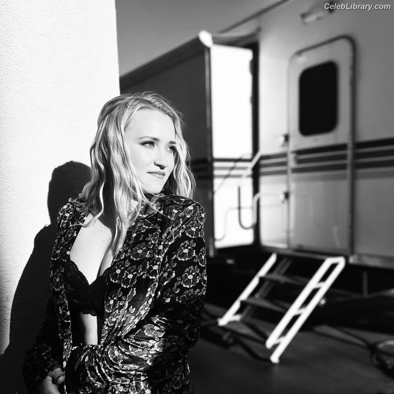 Emily Osment photo 13 of 419