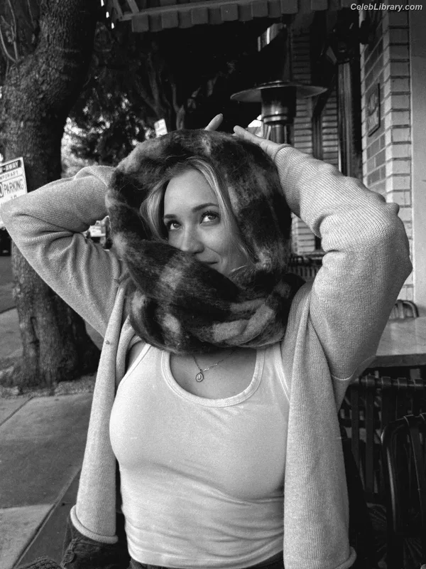 Emily Osment photo 7 of 419