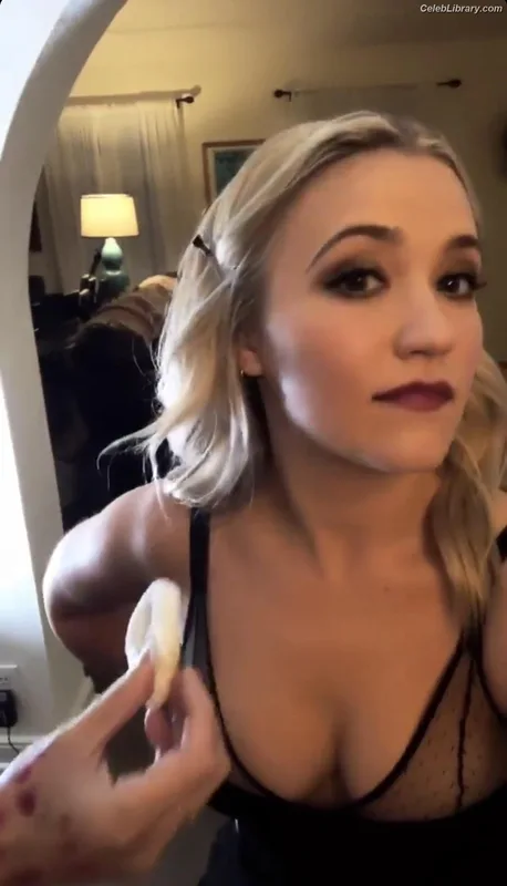 Emily Osment photo 10 of 419