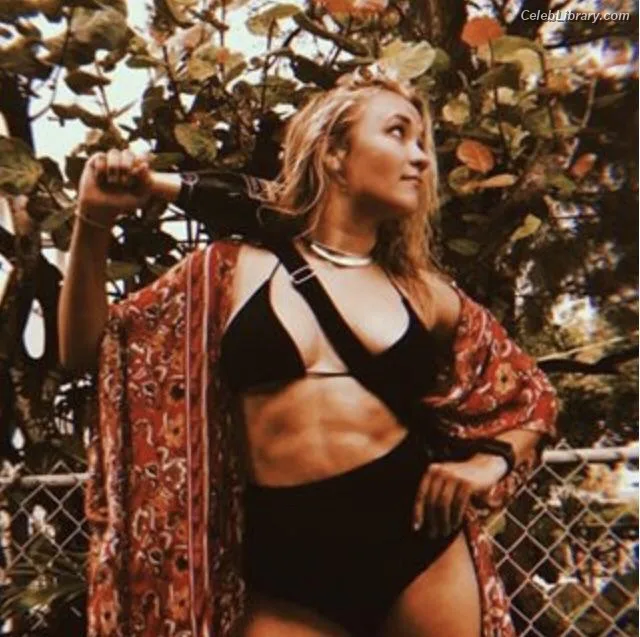Emily Osment photo 8 of 419