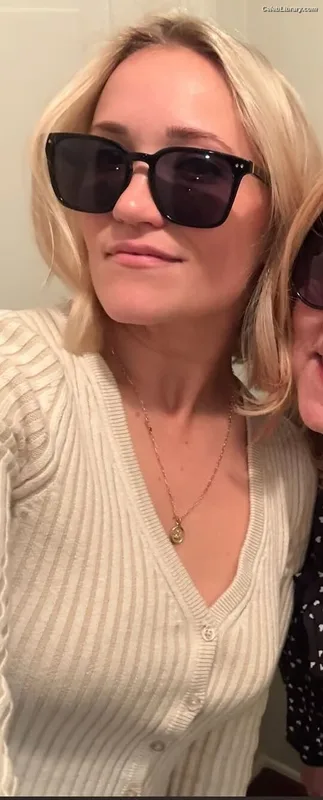 Emily Osment photo 11 of 419