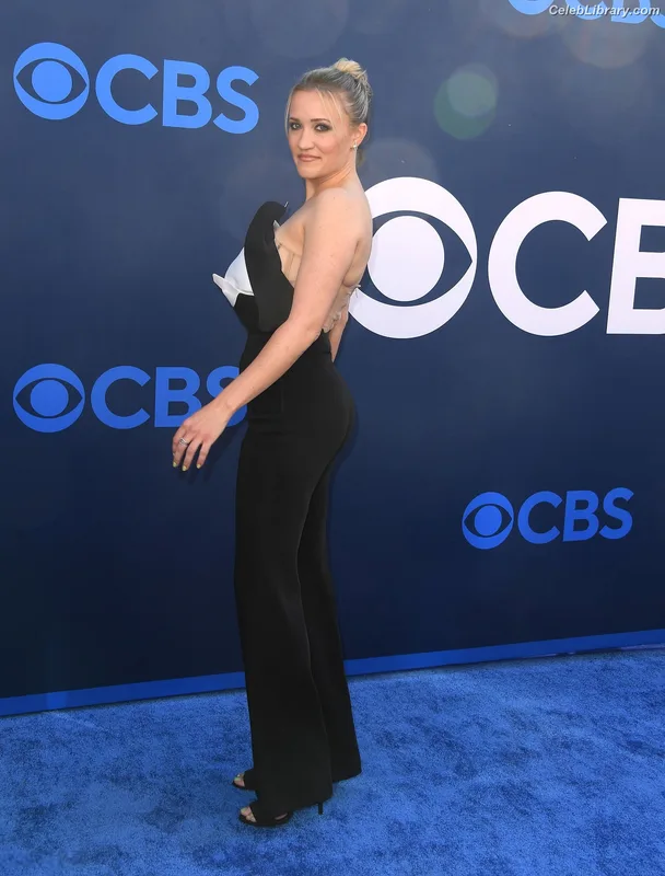 Emily Osment photo 22 of 419