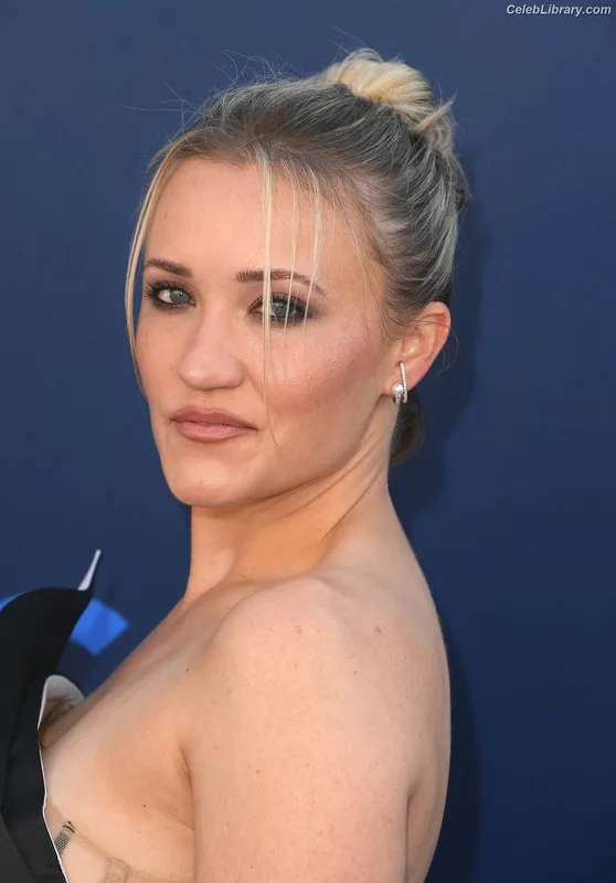 Emily Osment photo 24 of 419