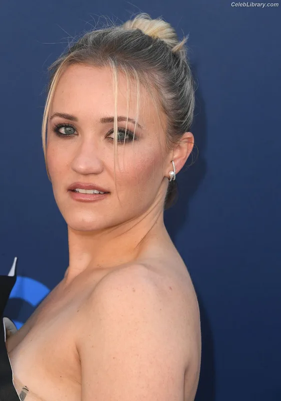 Emily Osment photo 1 of 419