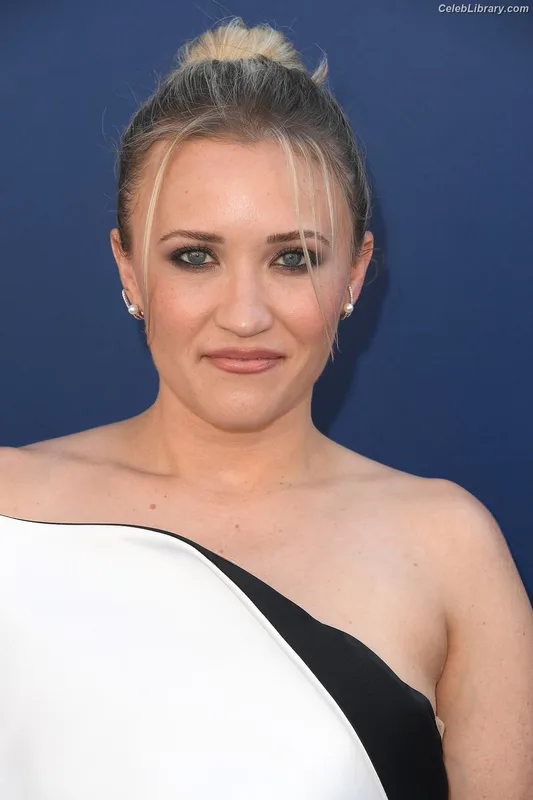 Emily Osment photo 14 of 419