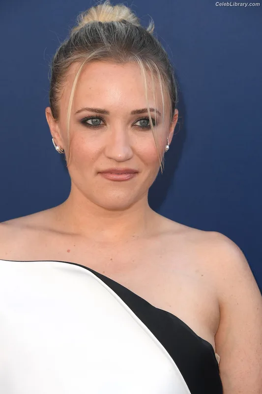 Emily Osment photo 15 of 419