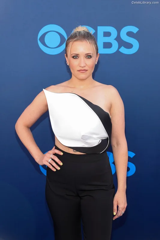 Emily Osment photo 21 of 419
