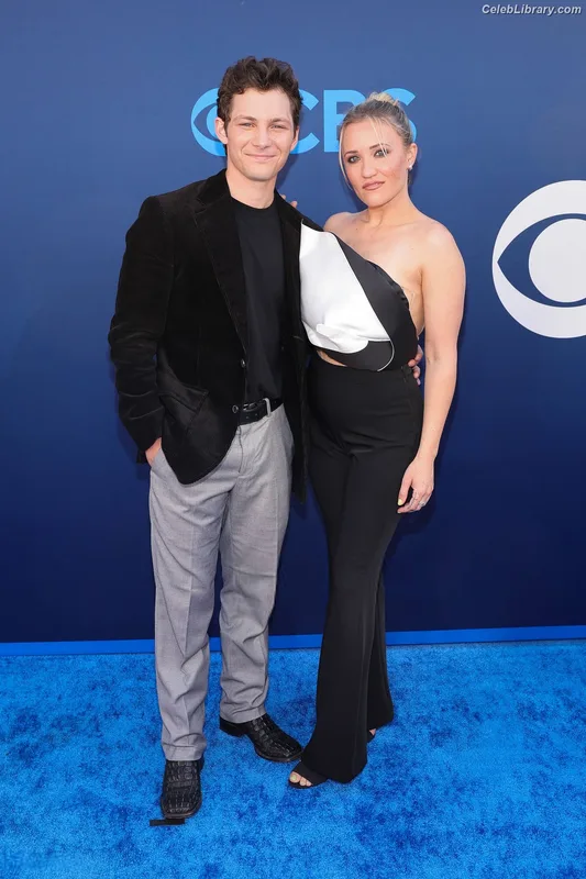 Emily Osment photo 8 of 419