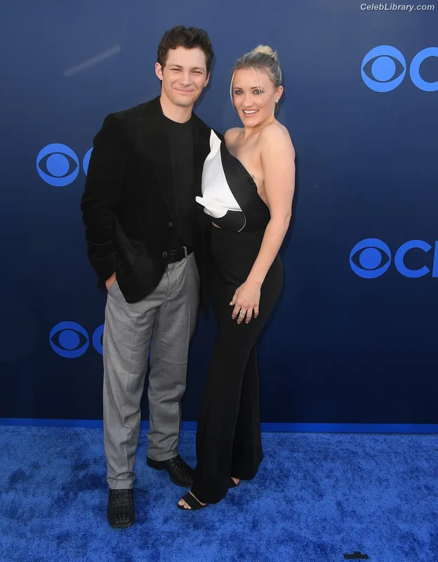 Emily Osment photo 10 of 419