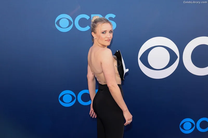 Emily Osment photo 11 of 419