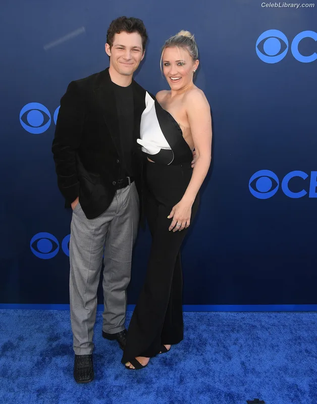 Emily Osment photo 17 of 419