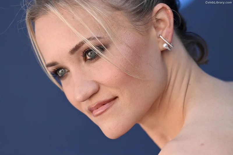 Emily Osment photo 19 of 419