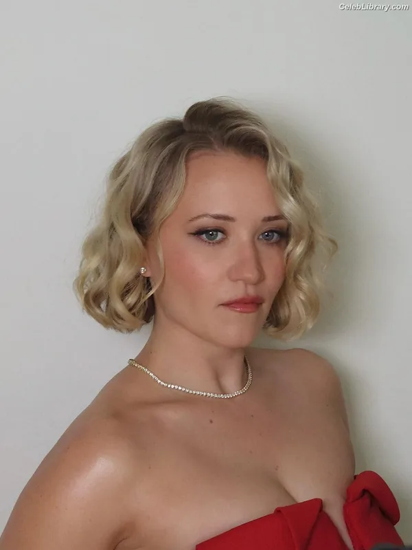 Emily Osment photo 7 of 419