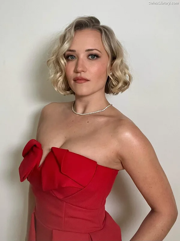 Emily Osment photo 13 of 419