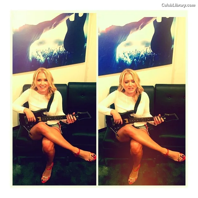 Emily Osment photo 18 of 419