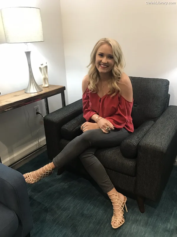 Emily Osment photo 23 of 419