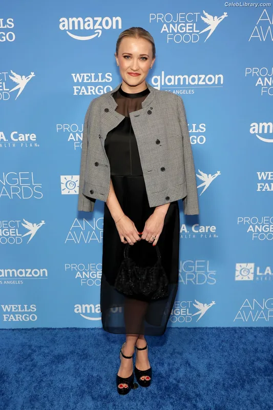 Emily Osment photo 11 of 419