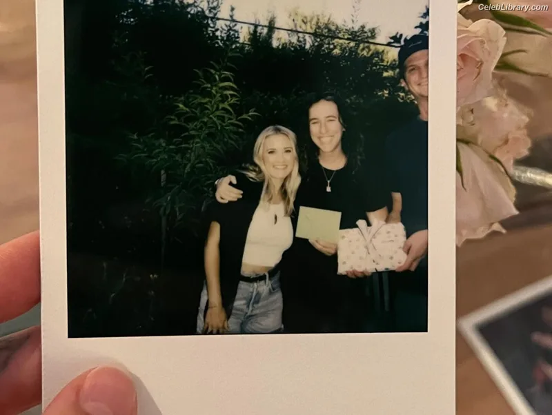 Emily Osment photo 16 of 419