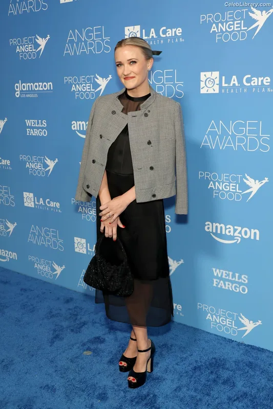 Emily Osment photo 20 of 419