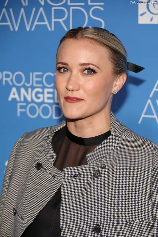 Emily Osment photo 22 of 419