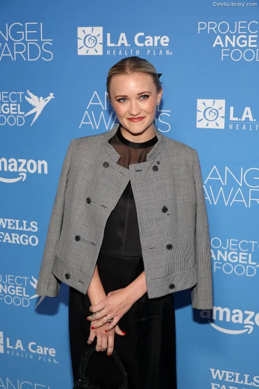 Emily Osment photo 1 of 419