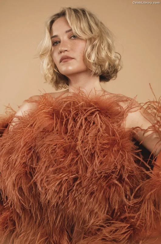 Emily Osment photo 9 of 419