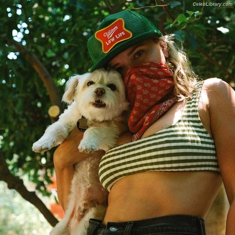 Emily Osment photo 20 of 419