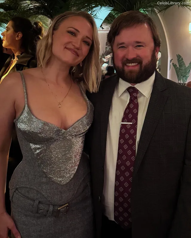 Emily Osment photo 9 of 419