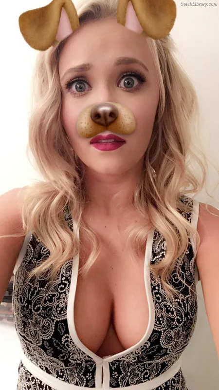 Emily Osment photo 24 of 419