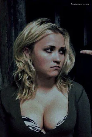 Emily Osment photo 3 of 419