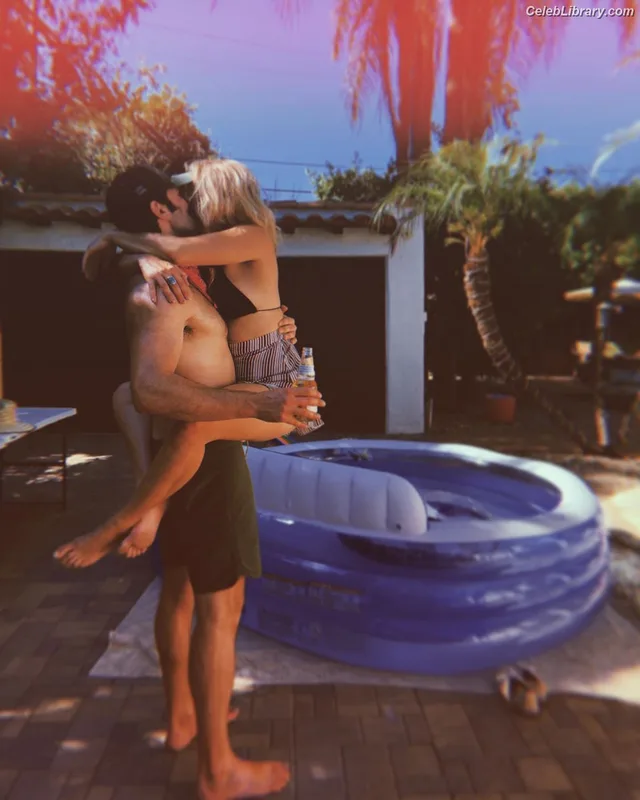 Emily Osment photo 6 of 419