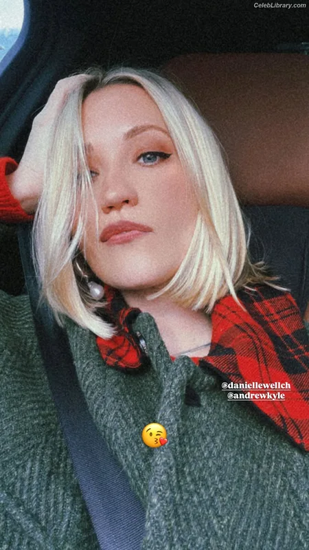 Emily Osment photo 17 of 419
