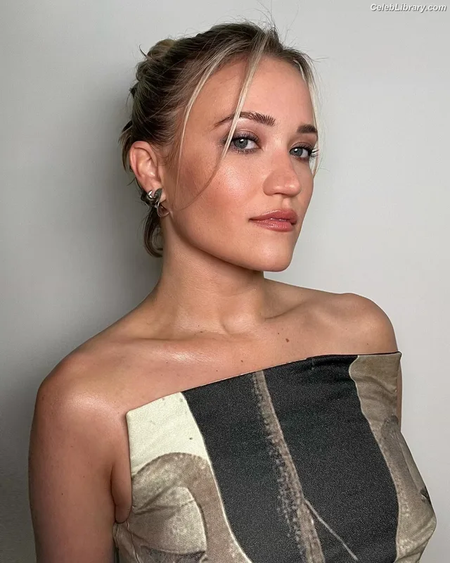 Emily Osment photo 21 of 419