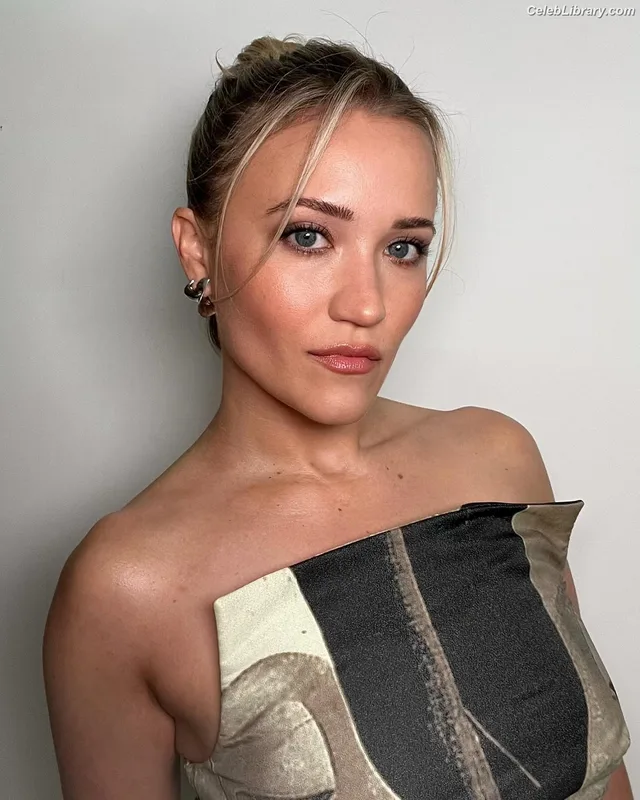 Emily Osment photo 22 of 419