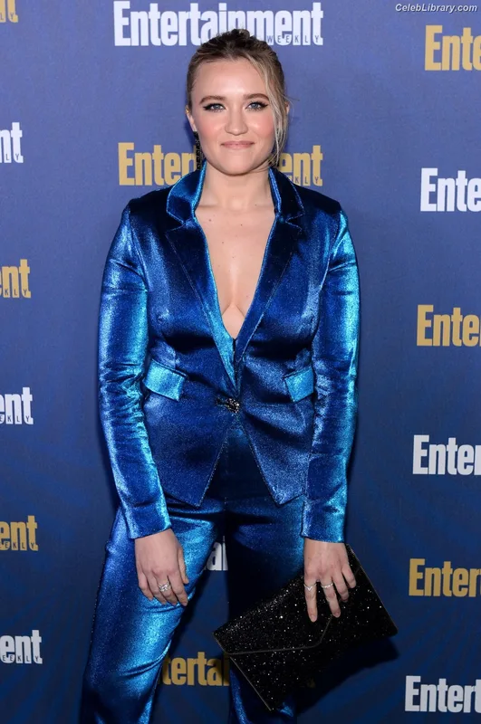 Emily Osment photo 7 of 419