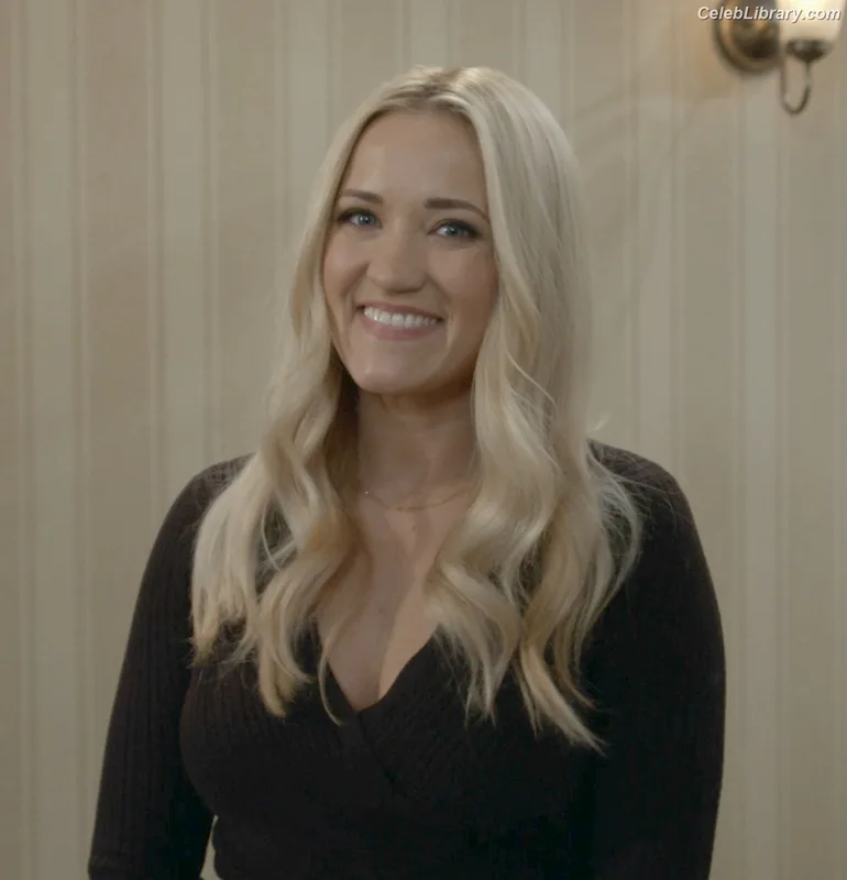 Emily Osment photo 3 of 419