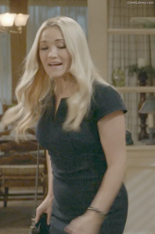 Emily Osment photo 4 of 419