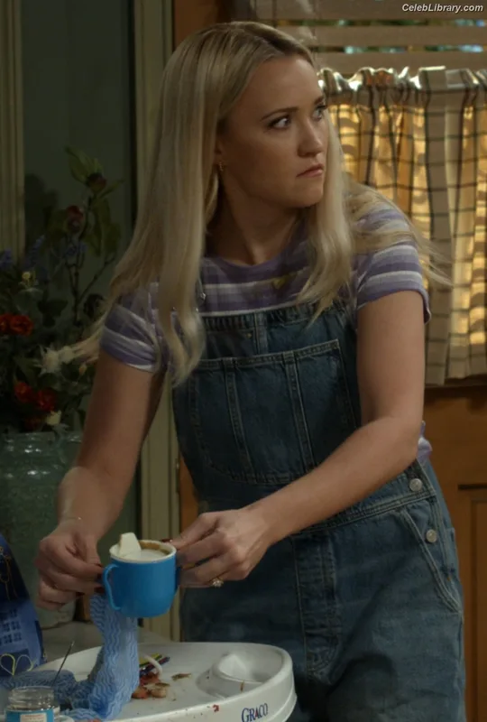 Emily Osment photo 18 of 419