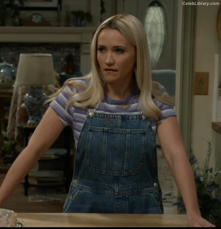 Emily Osment photo 19 of 419