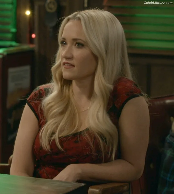 Emily Osment photo 7 of 419