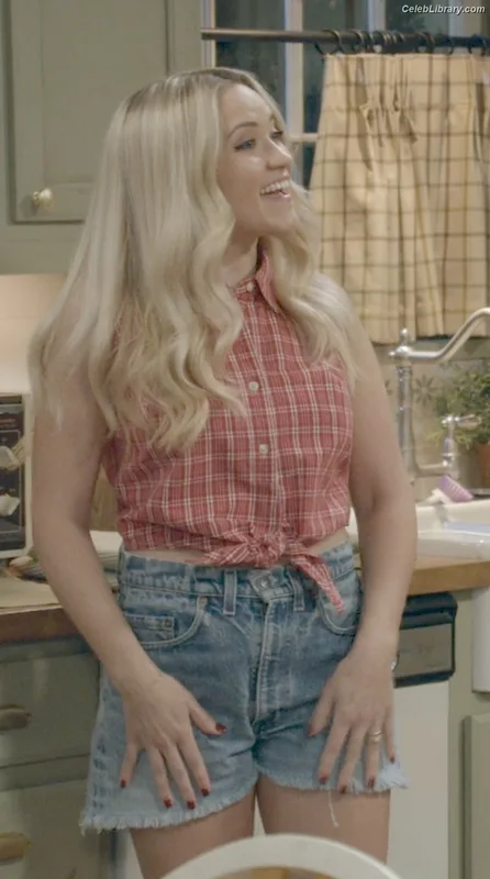 Emily Osment photo 16 of 419