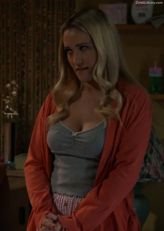 Emily Osment photo 4 of 419