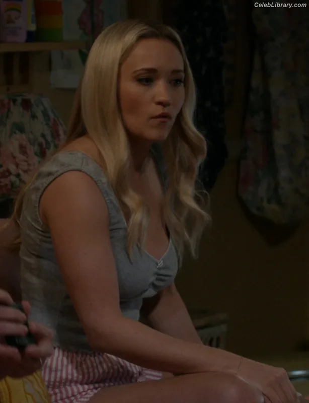 Emily Osment photo 14 of 419