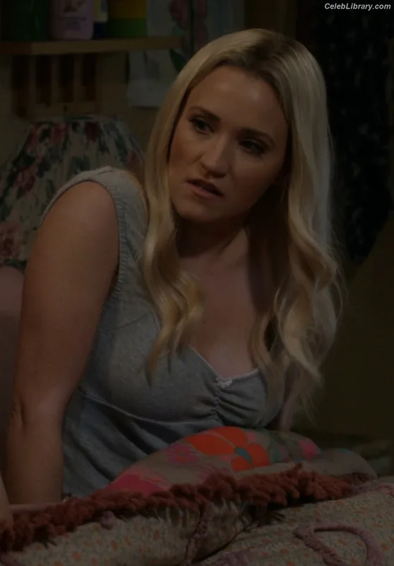 Emily Osment photo 3 of 419