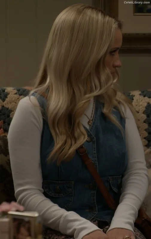 Emily Osment photo 9 of 419