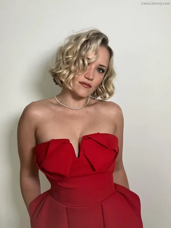 Emily Osment photo 20 of 419