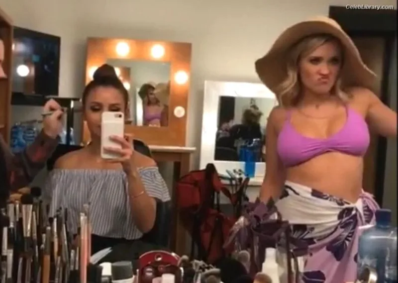 Emily Osment photo 21 of 419