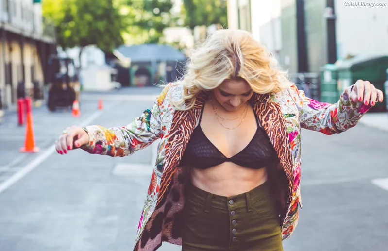 Emily Osment photo 3 of 419